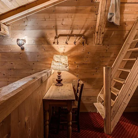 Chalet Pele - Alpes Agency - - Sleeps 11 *