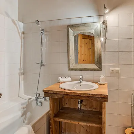 Chalet Pele - Alpes Agency - - Sleeps 11 *