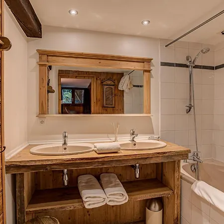 Chalet Pele - Alpes Agency - - Sleeps 11 *