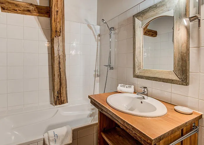 Pele - Alpes Travel - Sleeps 11