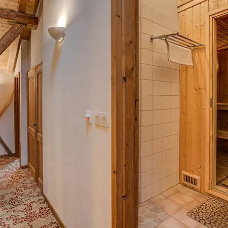 Chalet Pele - Alpes Agency - - Sleeps 11 *
