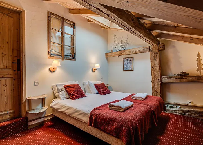 Chalet Pele - Alpes Agency - Central Chamonix - Sleeps 11