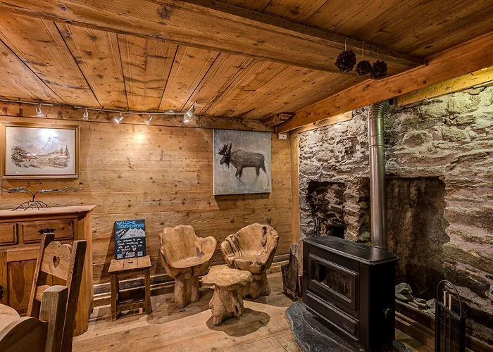 Chalet Pele - Alpes Agency - Central Chamonix - Sleeps 11 Chamonix