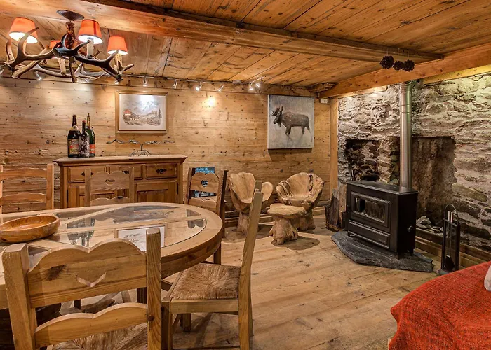 Chalet Pele - Alpes Agency - Central Chamonix - Sleeps 11 * Chamonix