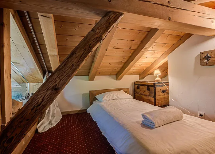 Chalet Pele - Alpes Agency - Central Chamonix - Sleeps 11 Chamonix