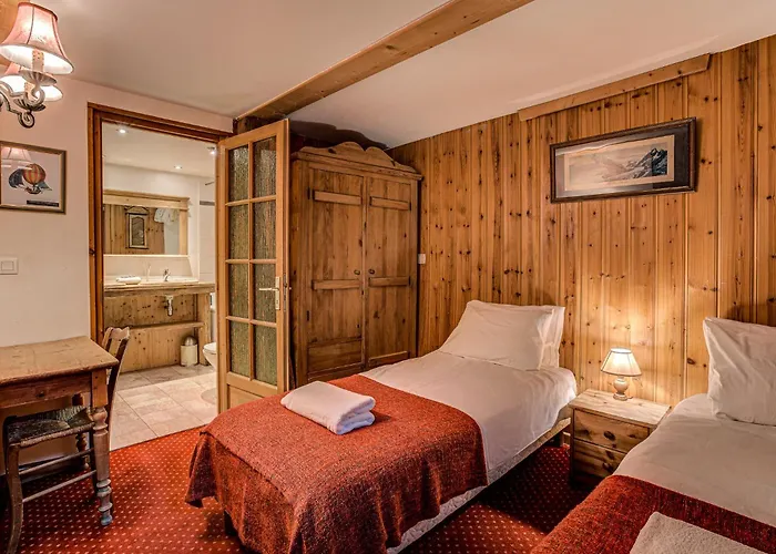 Chalet Pele - Alpes Agency - Central Chamonix - Sleeps 11