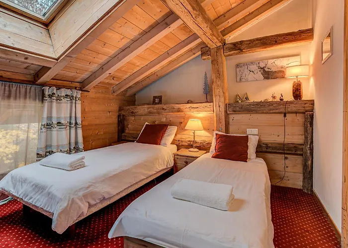 Chalet Pele - Alpes Agency - Central Chamonix - Sleeps 11 *