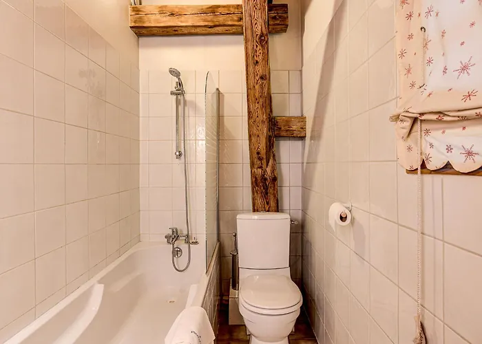 Chalet Pele - Alpes Agency - Central Chamonix - Sleeps 11 Chalé *