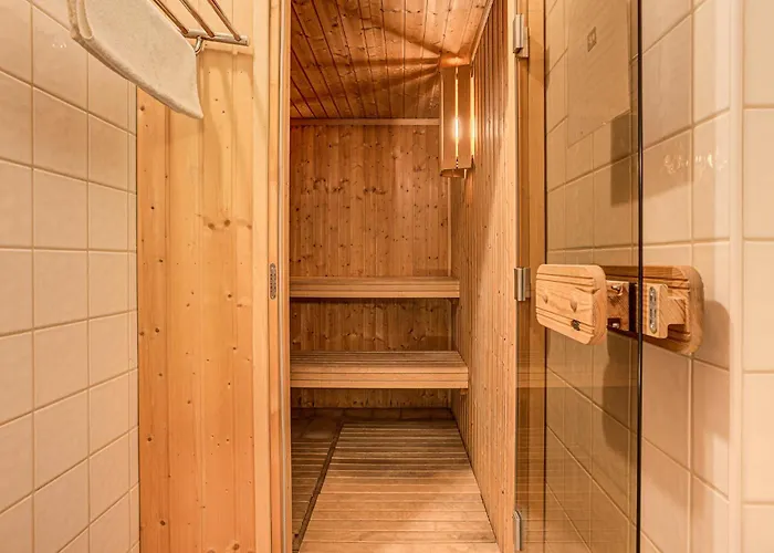 Chalet Pele - Alpes Agency - Central Chamonix - Sleeps 11