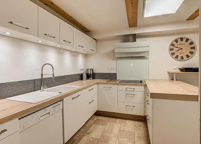 Chalet Pele - Alpes Agency - Central Chamonix - Sleeps 11 Chamonix