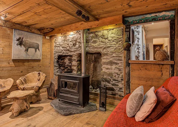 Chalet Pele - Alpes Agency - Central Chamonix - Sleeps 11 Chamonix