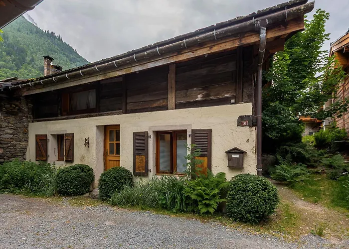 Chalet Pele - Alpes Agency - Central Chamonix - Sleeps 11 Chamonix