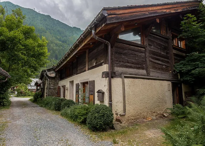 Chalet Pele - Alpes Agency - Central Chamonix - Sleeps 11 Chamonix