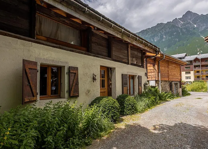 Chalet Pele - Alpes Agency - Central Chamonix - Sleeps 11