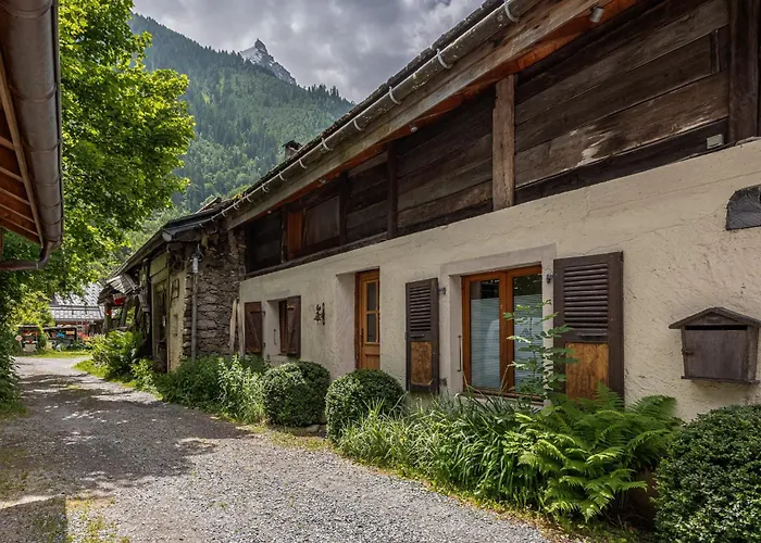 Chalet Pele - Alpes Agency - Central Chamonix - Sleeps 11 Chamonix